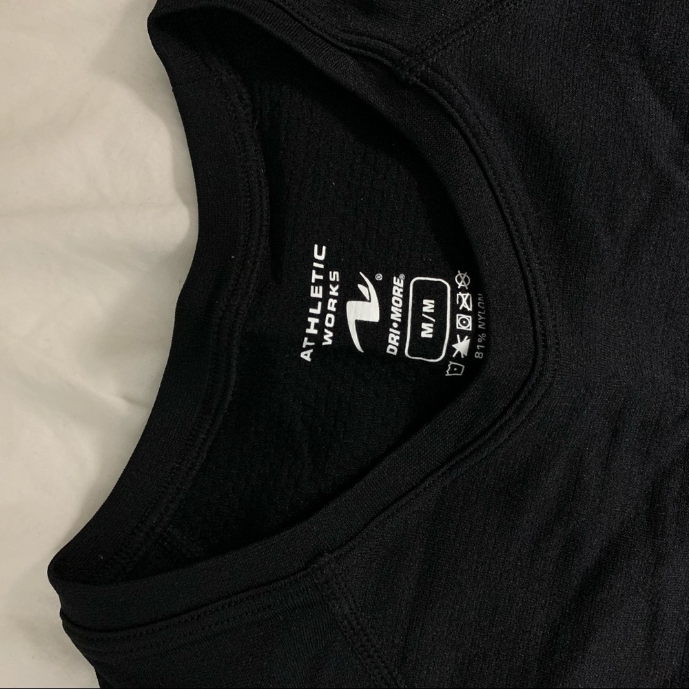 Workout top - Picture 3 of 3